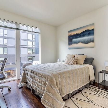 Close Downtown Modern Apartment - Pet Friendly, Wifi, Rooftop Views Seattle Exterior photo