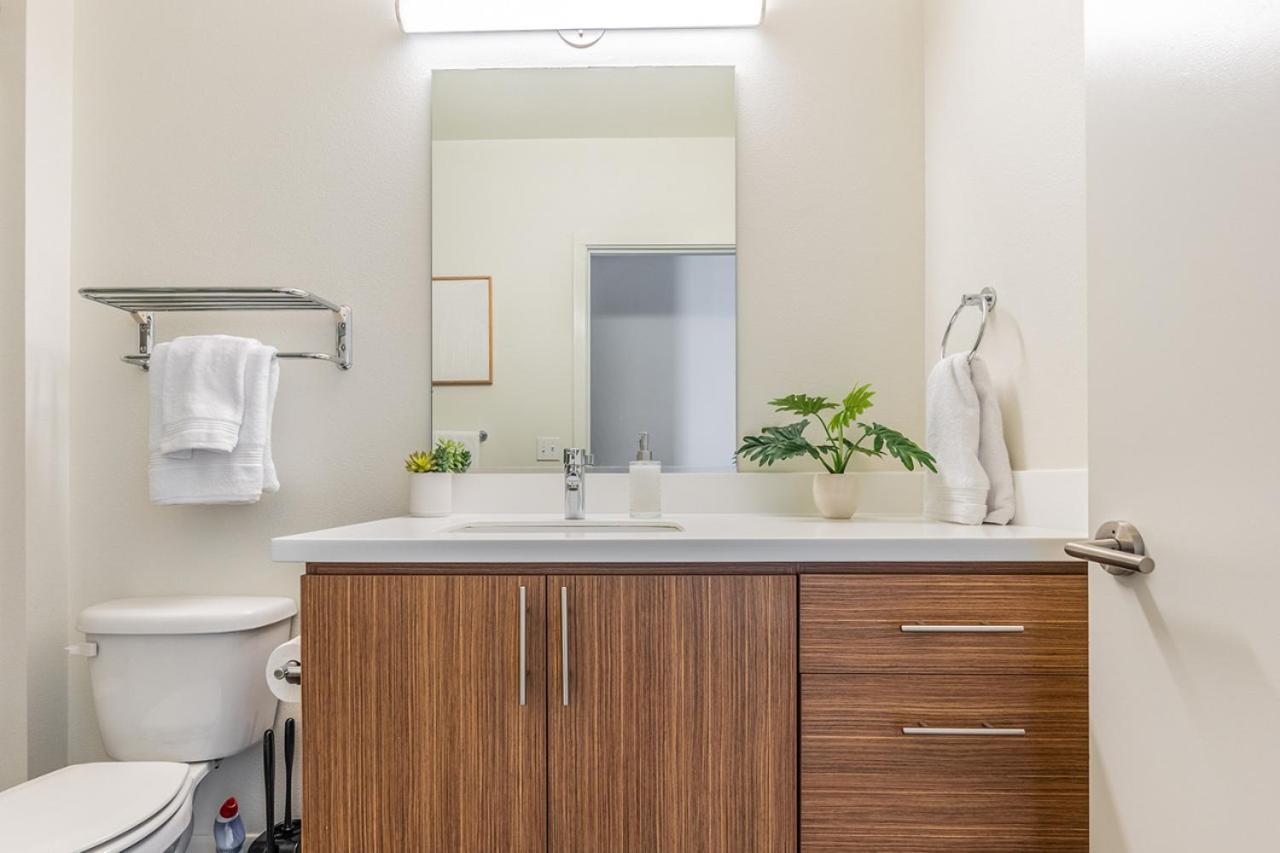 Close Downtown Modern Apartment - Pet Friendly, Wifi, Rooftop Views Seattle Exterior photo