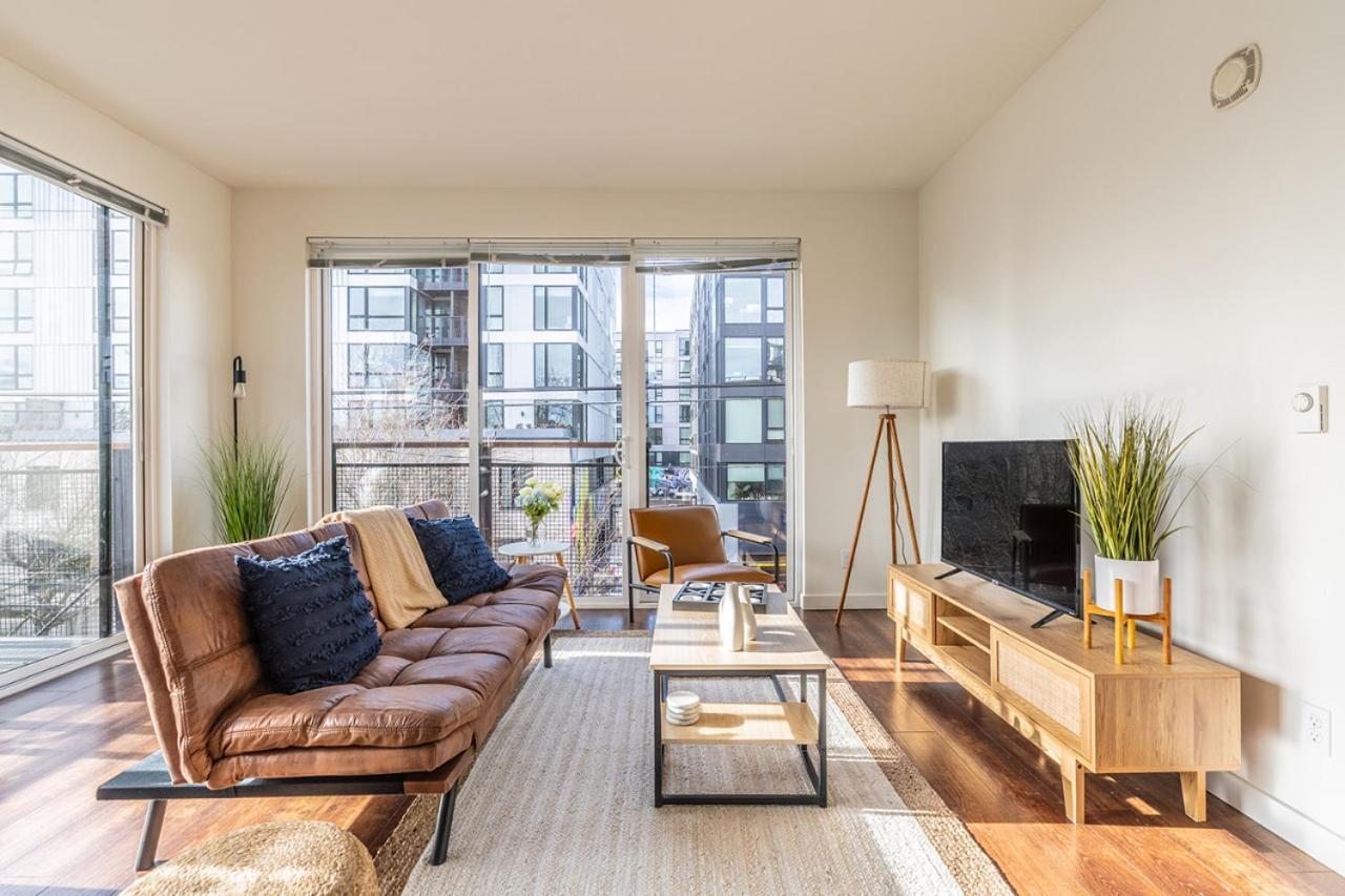 Close Downtown Modern Apartment - Pet Friendly, Wifi, Rooftop Views Seattle Exterior photo